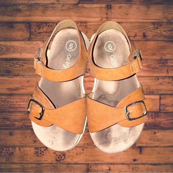 5 for $25🔥Cat & Jack Tan Strappy Sandals Girls Size 6 - Picture 3 of 5